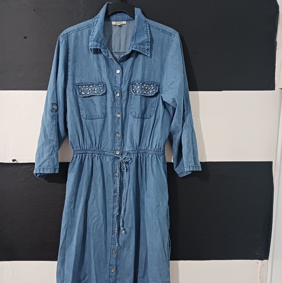 NEW MPH Collection Women buttoned Denim rhinestone bling pocket midi dress - Picture 2 of 12